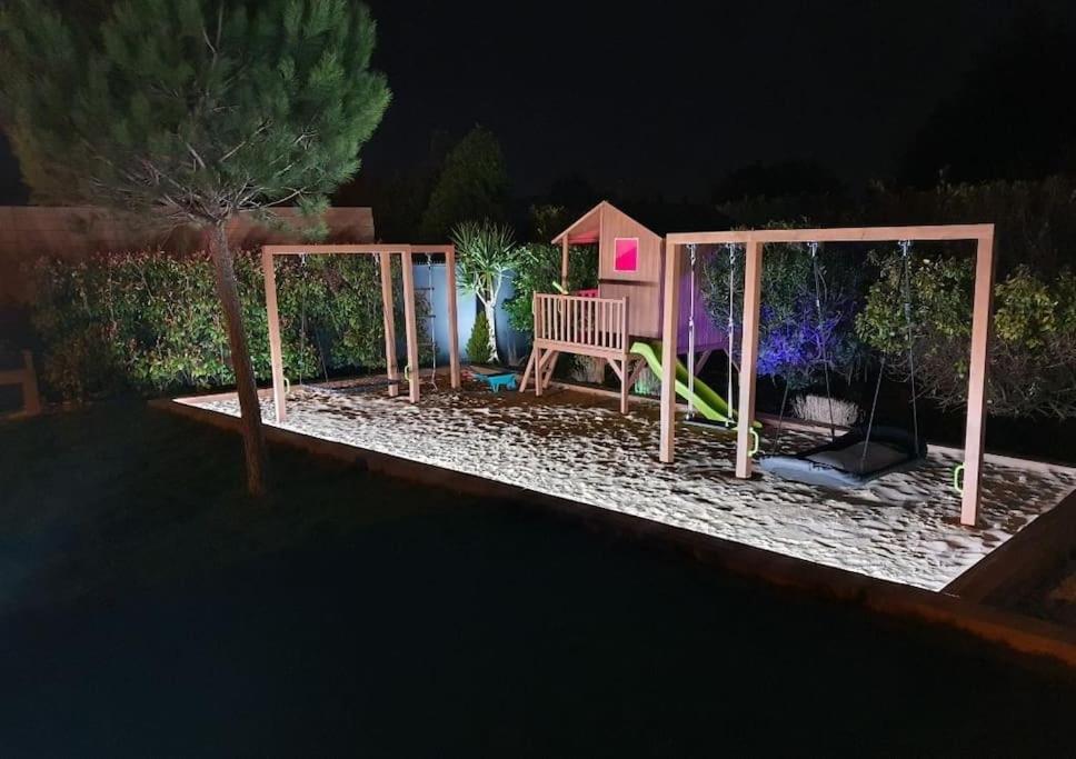 Maison De Vacances Contemporaine Avec Piscine Villa Vedène Eksteriør billede